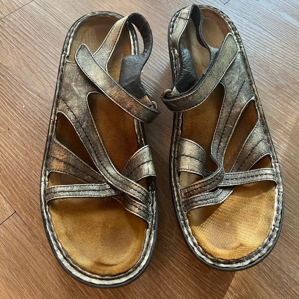 Naot women’s Paris Sandals wedge brushed bronze metallic size 41/10/11 comfort